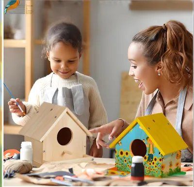 Vogelhaus-Bastelset mit Hammer, Nägeln und Farben für Kinder