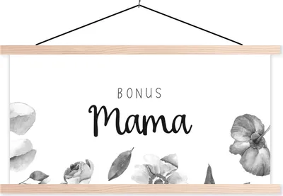 Produktbild von MuchoWow® Textilposter Sprichwörter - Zitate Bonus Mama - Mutter - Blumen - Geschenk - Schwarz und weiß 60x30 cm mit holzfarbenen Rahmen - Dekoration