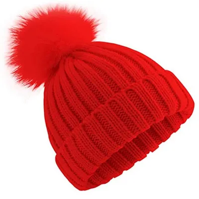 Produktbild von Gestrickte Wintermütze mit einem fellartigen Pompon, rot