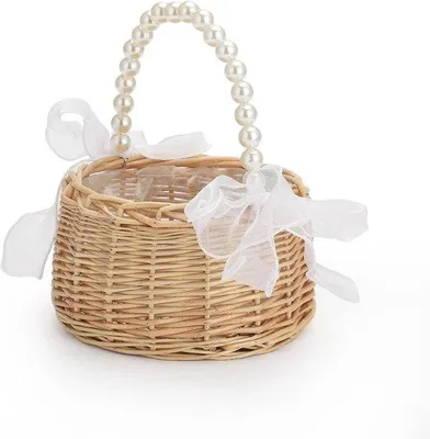 Produktbild von Rustikaler Rieten Blumenkorb mit Perlengriff und Schleifchen, ideal für Picknick und Hochzeit