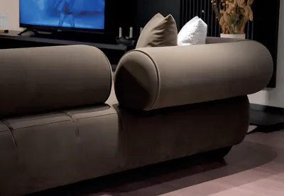 Obrázek produktu pro Novinka: Třímístná pohovka v hnědé barvě, moderní design, minimalisticko-moderní styl