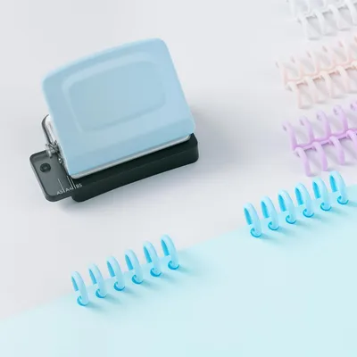 Zdjęcie produktu dla Perforator mini - 6 otworów - A4, A5 i B5 - 16 bindowań spiralnych - Niebieski