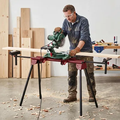 Image de Support pour scie équerre avec roulettes, pliable. Trépied de scie universel, couleur rouge | 94–195 cm | 150 kg | Pliable