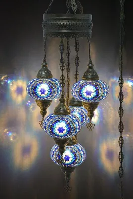 Image de Suspension turque à 5 flammes en verre mosaïque bleu – plafonnier oriental avec 5 boules en verre colorées