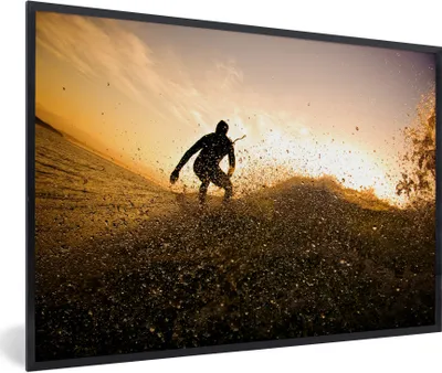Produktbild von MuchoWow® Gerahmtes Poster Surfer-Silhouette 90x60 cm - Poster mit Schwarzem Bilderrahmen Wandposter Rahmen Foto Bilder - Fotorahmen - Foto-Plakat