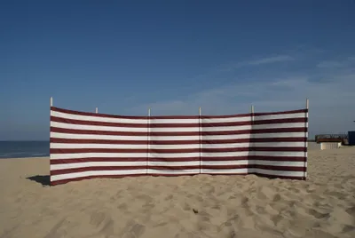 Produktbild von Strandwindschutz 7 m, bordeauxrot/weiß, Polyacryl-Windschutz – 7 m Camping-Windschutz