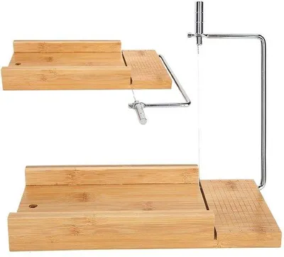 Productafbeelding van Professionele zeepsnijder - Multifunctionele snijmachine - Handzeepsnijder - 260 x 220 x 30 mm - Geschikt voor het snijden van zeep met een dikte van 0,5-5 cm - Kunststof