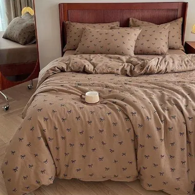 Productafbeelding van Uniqoos® slaapset voor meisjes met strikpatroon, microvezel, chocoladebruin, 135 x 200 cm + 80 x 80 cm, met rits