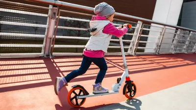 Produktbild von Lionelo Luca Roller Kinder Tretroller bis 100kg Räder 200mm Bremse zusammenklappbar Weiß