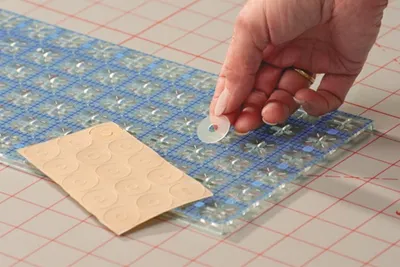 Produktbild von TrueCut TrueGrips Anti-Rutsch-Klebepunkte transparent, Inhalt 15 Stück