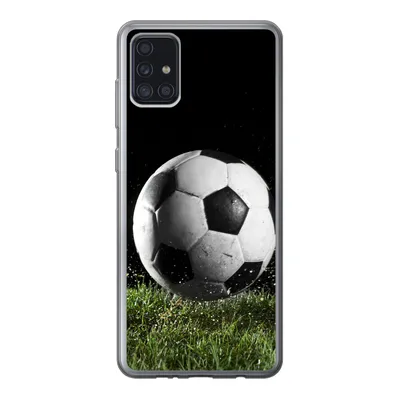 Produktbild von MuchoWow® Handyhülle Schutzhülle Hülle für Samsung Galaxy A52 5G Fußball auf der Wiese Silikon Softcase Handy Hülle - Umschlag