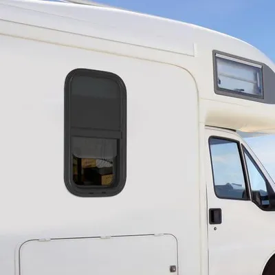 Produktbild von Rechteckiges Schiebefenster für Wohnmobile in Schwarz mit integriertem Insektenschutz, 300x600mm