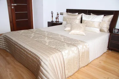 Produktbild von Rodnik Tagesdecken-Set Verona, beige creme, 3-teilig (Tagesdecke 240x220 cm, 2x Kissenbezug 50x60 cm), Polyester, waschbar bei 30 Grad