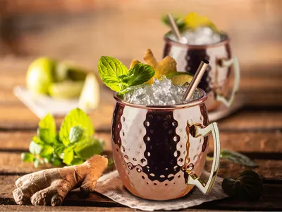 Produktbild von Cocktailgläser Set für Moscow Mule, Kupferbecher, Metall Strohhalme, Geschenkset