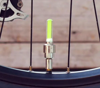 Imagen del producto de CHPN - Iluminación para bicicletas - Luces para radios - Iluminación para ruedas de bicicleta - 2 luces LED para radios - para niños - Kits de iluminación para ruedas de bicicleta - color amarillo