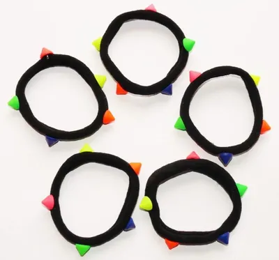 Produktbild von Haargummi aus Stoff, 5er Set in schwarz mit bunten Spitzen, NEU - Zopfgummi elastisch, Haarschmuck
