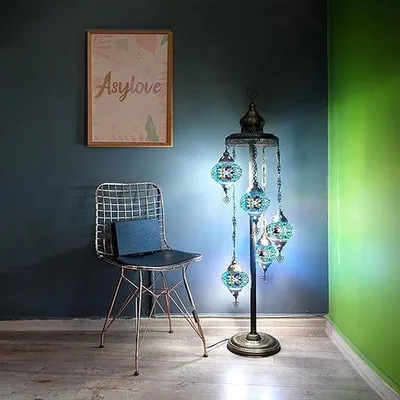 Produktbild von Turkische Stehlampe mit 5 handgefertigten Mosaik-Glaskugeln – Orientalische Bodenlampe in Blau für stimmungsvolle Beleuchtung