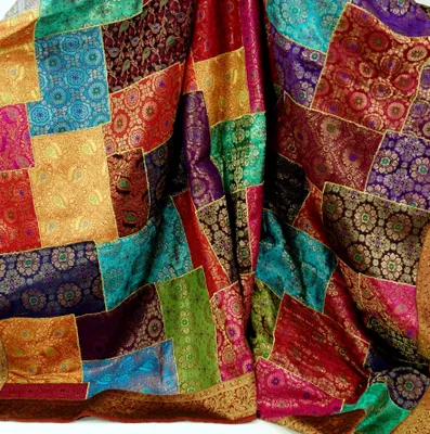 Produktbild von Orientalische Patchwork Brokatdecke, Indische Tagesdecke - Bunt, Mehrfarbig, Viskose, 270*220*0,5 cm, Patchwork Steppdecke aus Indien