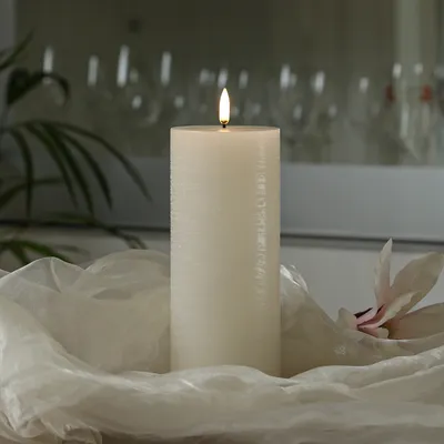 Produktbild von LED Kerze PIA - Rustik-Optik - Echtwachs - H: 20cm - D: 7,8cm - Timer - bis zu 1000 Std. - creme