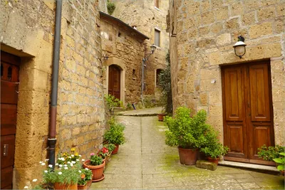 Produktbild von Wallario selbstklebendes Poster - Weg durch die Altstadt - Toskana in Italien, Größe: 61 x 91,50 cm