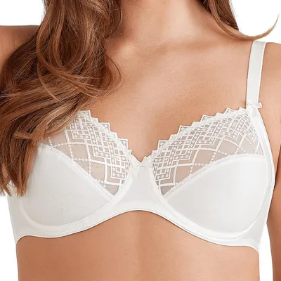 Produktbild von Felina Joy Bügel-BH Perfekte Passform durch dreiteiliges Cup, Mit Komfort-Bügel, Edel schimmernde, grafische Stickerei