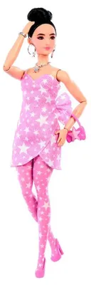 Produktbild von Barbie Deluxe Style Modepuppe Nr 11 in rosa Denim-Kleid mit Sternenaufdruck, zu Knoten gebundenes schwarzes Haar, Modepuppe, Weiblich, 4 Jahr(e), Junge/Mädchen, 295 mm, Mehrfarbig