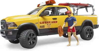 Produktbild von bruder 02506 - RAM 2500 Power Wagon Life Guard mit Figur, Stand-Up Paddle & Light and Sound Modul - 1:16 Pick-up Geländewagen Pritschenwagen Jeep Mann Rettungsdienst Rettungsschwimmer Fahrzeug