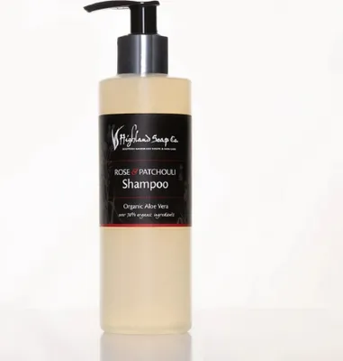 Produktbild von The Highland Soap Company Shampoo Rose & Patchouli 250ml