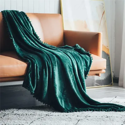 Produktbild von Fleecedecke mit Pom-Poms, kuschelweiche Flauschige Fleece Decke für Couch, Sofa, Bett, verdickte warme Flauschige Decke, Plüsch-Flanellschläfchendecke, 130*150CM