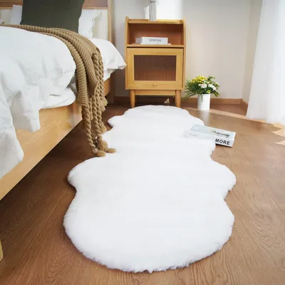 Image de Tapis épais en Fourrure artificielle, blanc, 60x180 cm. Doux, moelleux, lavable, antidérapant. Idéal pour le salon, la chambre d'enfant ou la chambre à coucher