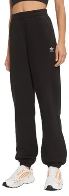 Produktbild von Adidas Jogginghose IY9637 aus weichem Fleece mit Seitentaschen und Bündchen