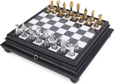 Immagine prodotto di Set Di Scacchi Italiano In Ottone/Legno Oro/Argento Fantasy + Scacchiera In Marmo/Legno 46