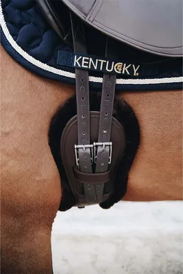 Obrázek produktu pro Kentucky Horsewear Kožešinový potah pro anatomický krátký podbřišník, velikost:55, barva:hnědá