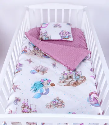 Produktbild von Babylux Babydecke 75x100 cm mit Kissen 30x35 cm – Kuscheldecke aus Minky & Baumwolle – Krabbeldecke für Kinderwagen K147 - Retro-Rosa + Meerjungfrauen
