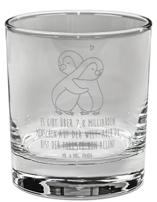 Produktbild von Mr. & Mrs. Panda Whiskyglas Pinguine Kuscheln - Transparent - Geschenk, Tumbler Glas, Hochzeitstag, Valentinstag, Mitbringsel, Freundin, Old Fashioned, Scotch, für