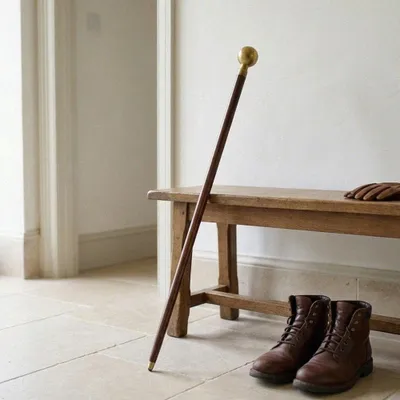 Produktbild von Spazierstock aus Holz und Messing, Globusgriff brüniert, H.92 cm