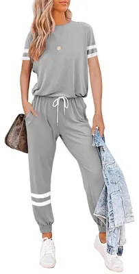Zdjęcie produktu dla Damski dres - 2-częściowy zestaw - Krótkie rękawy - Odzież codzienna - Odzież sportowa - Miękki i wygodny - Dres do joggingu