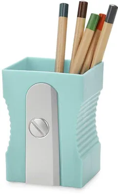 Produktbild von Ibenzoa® Stiftehalter im Anspitzer‑Design, türkis – kompakter Schreibtisch‑Organizer für Stifte & Bürobedarf, 11,5 x 8,5 x 7,4 cm