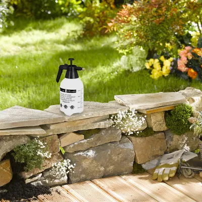 Produktbild von 2x Drucksprüher 2 Liter Volumen, einstellbare Messingdüse, Wasser & Unkrautvernichter, Sprühflasche Garten, weiß/schwarz