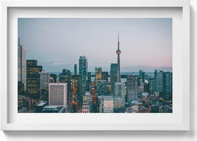 Produktbild von Panorama der Stadt am Abend– Wandbild mit Rahmen – Gerahmtes Bild  – Wanddekoration – 60x40 cm –  Schwarz Rahmen