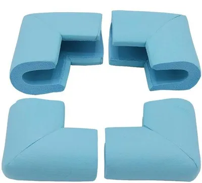 Produktbild von Ecken- und Kantenverbinder, 4er-Pack – Weiches Gummi – U-Form – Schutzstoßfänger – Selbstklebend – Abmessungen: 60 mm x 60 mm x 35 mm – Möbel-Schutzvorrichtungen