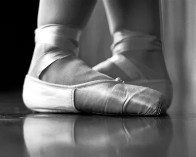 Produktbild von Ballett Kunstdruck Bild - Balletschuhe, Spitzenschuhe (40 x 50 cm)