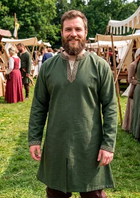 Produktbild von Klassische Wikinger Tunika grün mit Knotenmuster "Hakon", langarm XXL