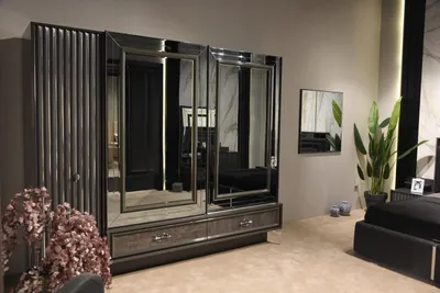 Productafbeelding van Designkast met spiegeldeuren en lades, geschikt voor de slaapkamer