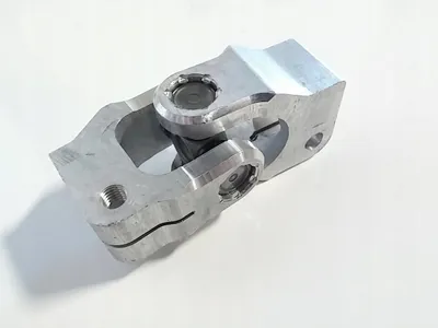 Zdjęcie produktu dla VOLVO XC90 Kolumna kierownicy krzyżak OE 8650236