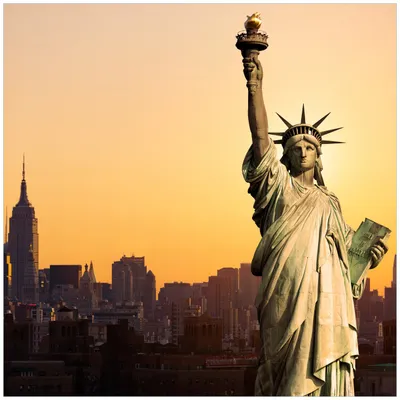 Produktbild von Wallario Premium Glasbild, freischwebende Optik, kräftige Farben, Größe 50 x 50 cm Motiv Freiheitsstatue New York