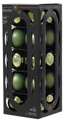 Eine schwarze Kartonverpackung mit Sichtfenstern, gefüllt mit zwanzig olivgrünen Christbaumkugeln aus Glas in matten und glänzenden Varianten