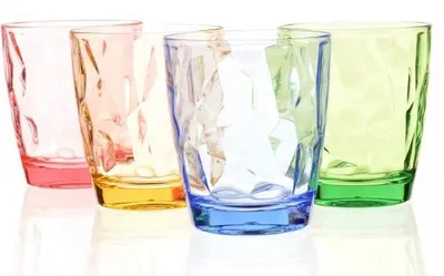 Obrázok produktu pre Sada Unyqoos® – 4 farebné, opakovane použiteľné poháre, odolné proti rozbitiu a bez chuti, vhodné na vodu, pivo, whisky, kávu, ideálne na domáce použitie, pikniky a kempovanie