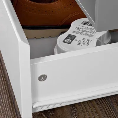 Obrázek produktu pro Botník s bílým sedákem – Materiál: MDF – Výška: 80 cm – Šířka: 46 cm – Vhodný do předsíně a obývacího pokoje