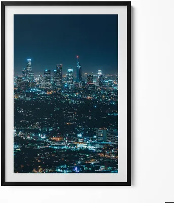Produktbild von Großartige beleuchtete Stadtsilhouette bei Nacht– Wandbild mit Rahmen – Gerahmtes Bild  – Wanddekoration – 70x100 cm –  Schwarz Rahmen